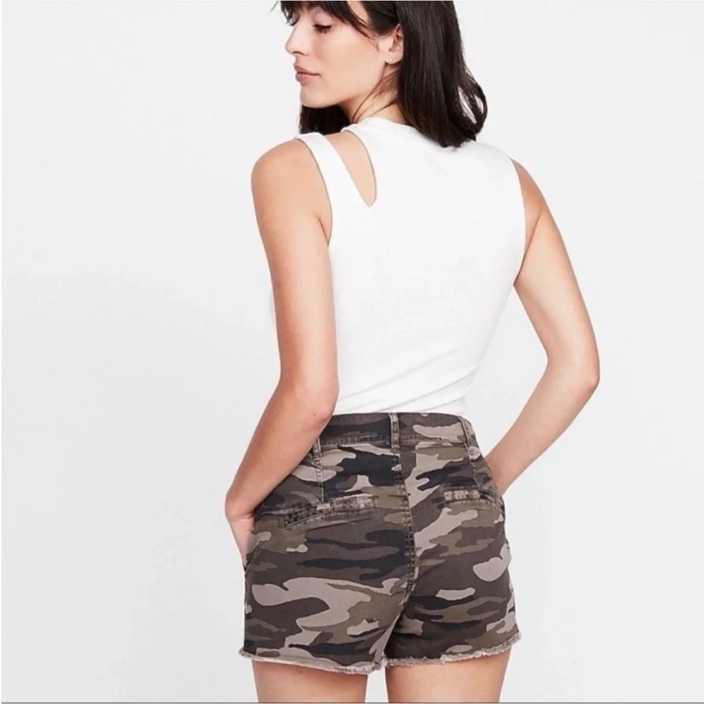 Express Green Camo twill Shorts size 0 NWT